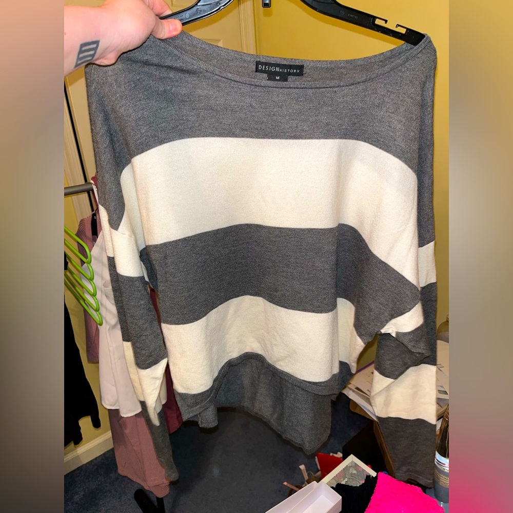 Women’s Grey and White Long Sleeve Sweater- size Medium